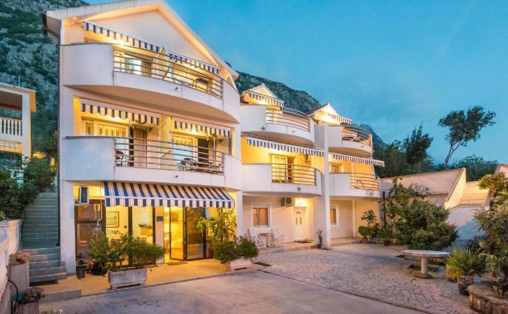 Majka Apartments Kotor Bagian luar foto